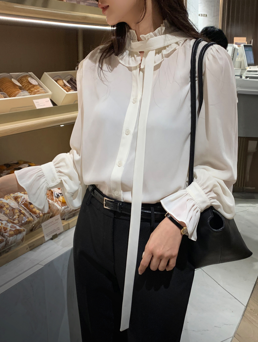 프릴넥 스트랩 블라우스